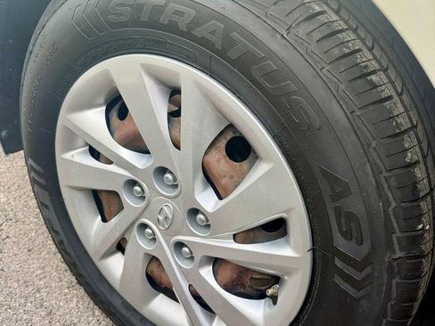 Used 2017 Hyundai Elantra SE FWD image 39