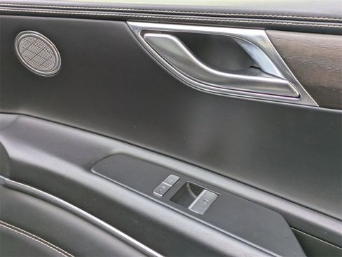 Used 2024 Genesis GV80 2.5T image 34