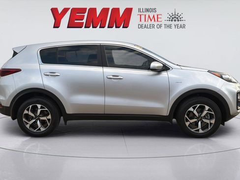 Used 2022 Kia Sportage LX image 9