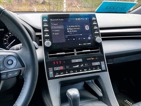 Used 2021 Toyota Avalon XLE FWD image 9