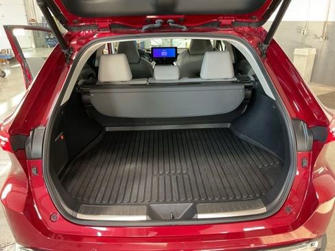 Used 2023 Toyota Venza Limited image 21