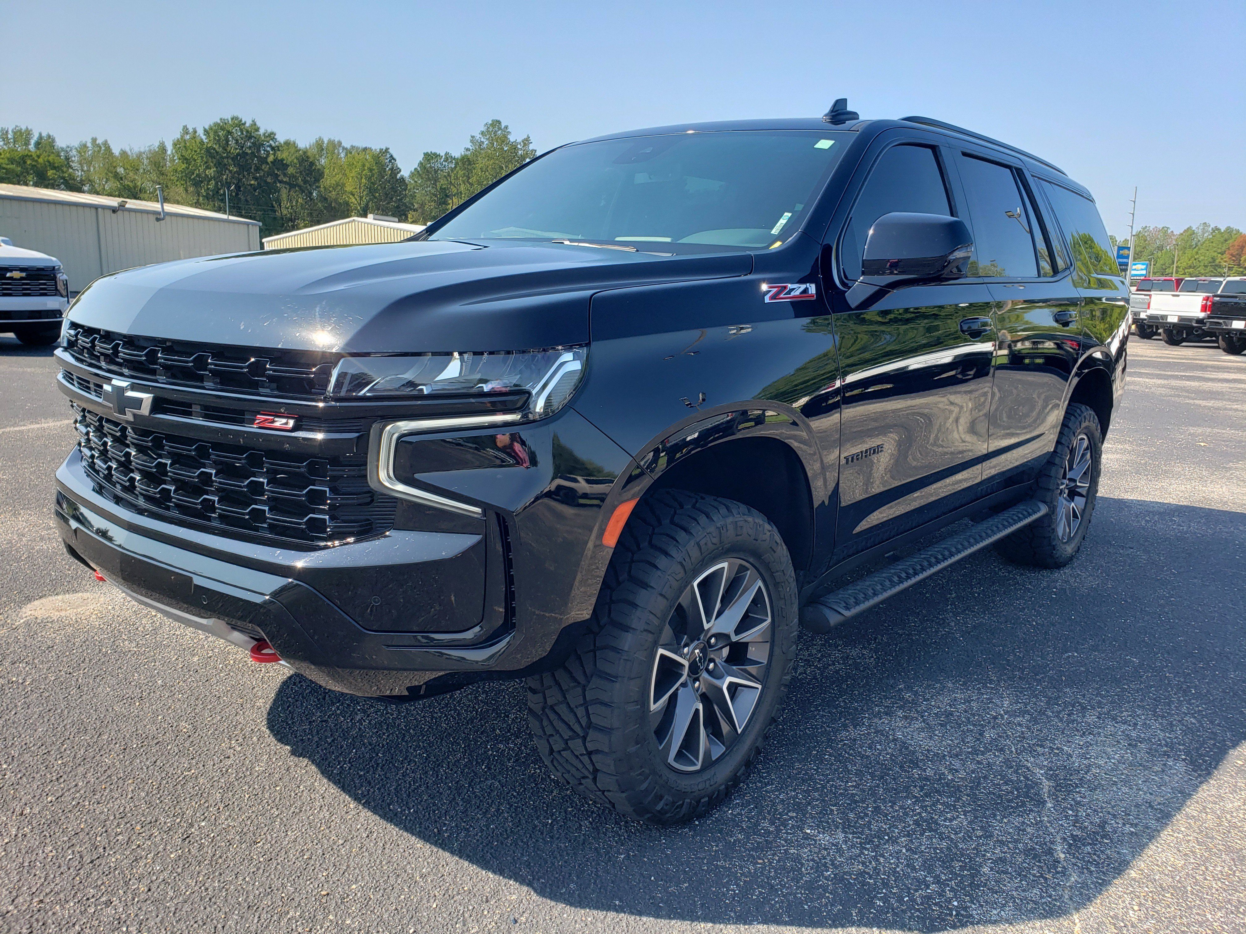 Used 2024 Chevrolet Tahoe Z71 w/ Luxury Package AWD/4WD image 2