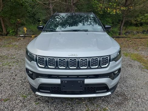 Used 2025 Jeep Compass Limited AWD/4WD image 2
