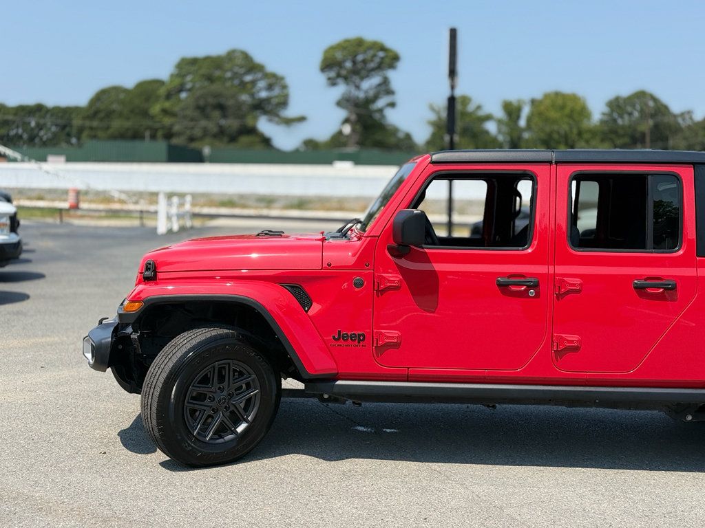 Used 2024 Jeep Gladiator Sport AWD/4WD image 11