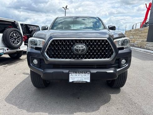 Used 2018 Toyota Tacoma TRD Off-Road w/ Technology Package AWD/4WD image 9