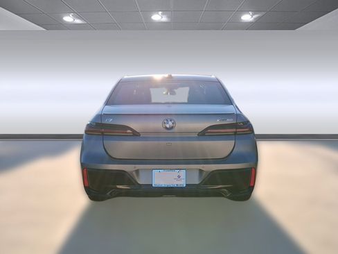Used 2026 BMW i7 xDrive60 w/ Premium Package AWD/4WD image 9