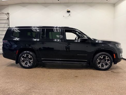 Used 2023 Jeep Wagoneer L Series III w/ Flexible Seating Group AWD/4WD image 7