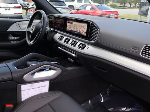 Used 2026 Mercedes-Benz GLE 450 4MATIC w/ Winter Package image 29