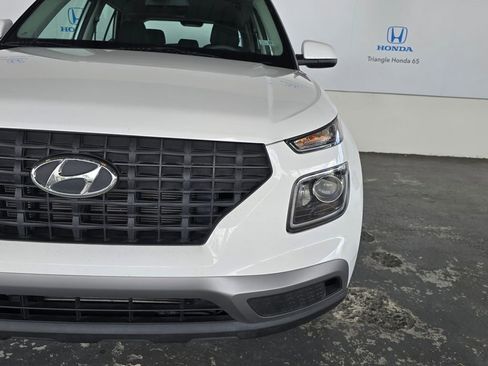 Used 2025 Hyundai Venue SE image 34