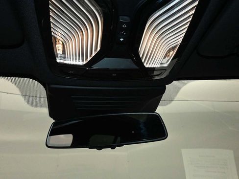 Used 2025 BMW X5 xDrive50e AWD/4WD image 18