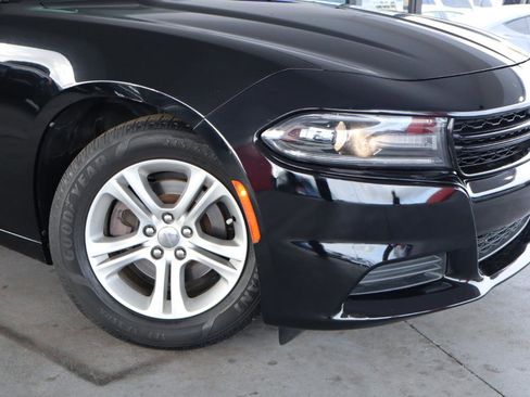 Used 2019 Dodge Charger SXT image 4