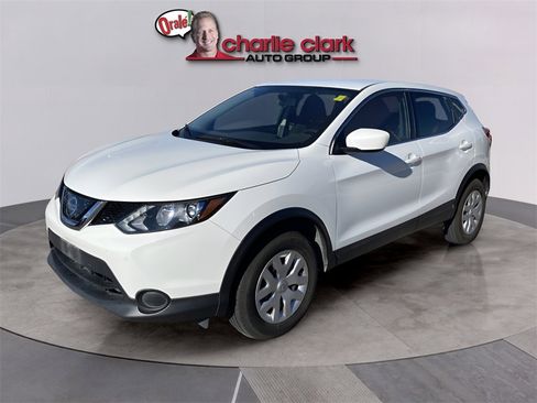 Used 2018 Nissan Rogue Sport S image 2