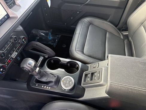 New 2025 Ford Bronco Outer Banks w/ Sasquatch Package image 19