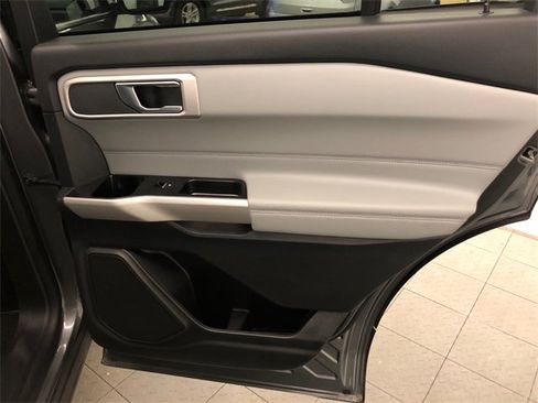 Used 2022 Ford Explorer XLT w/ Equipment Group 202A image 30