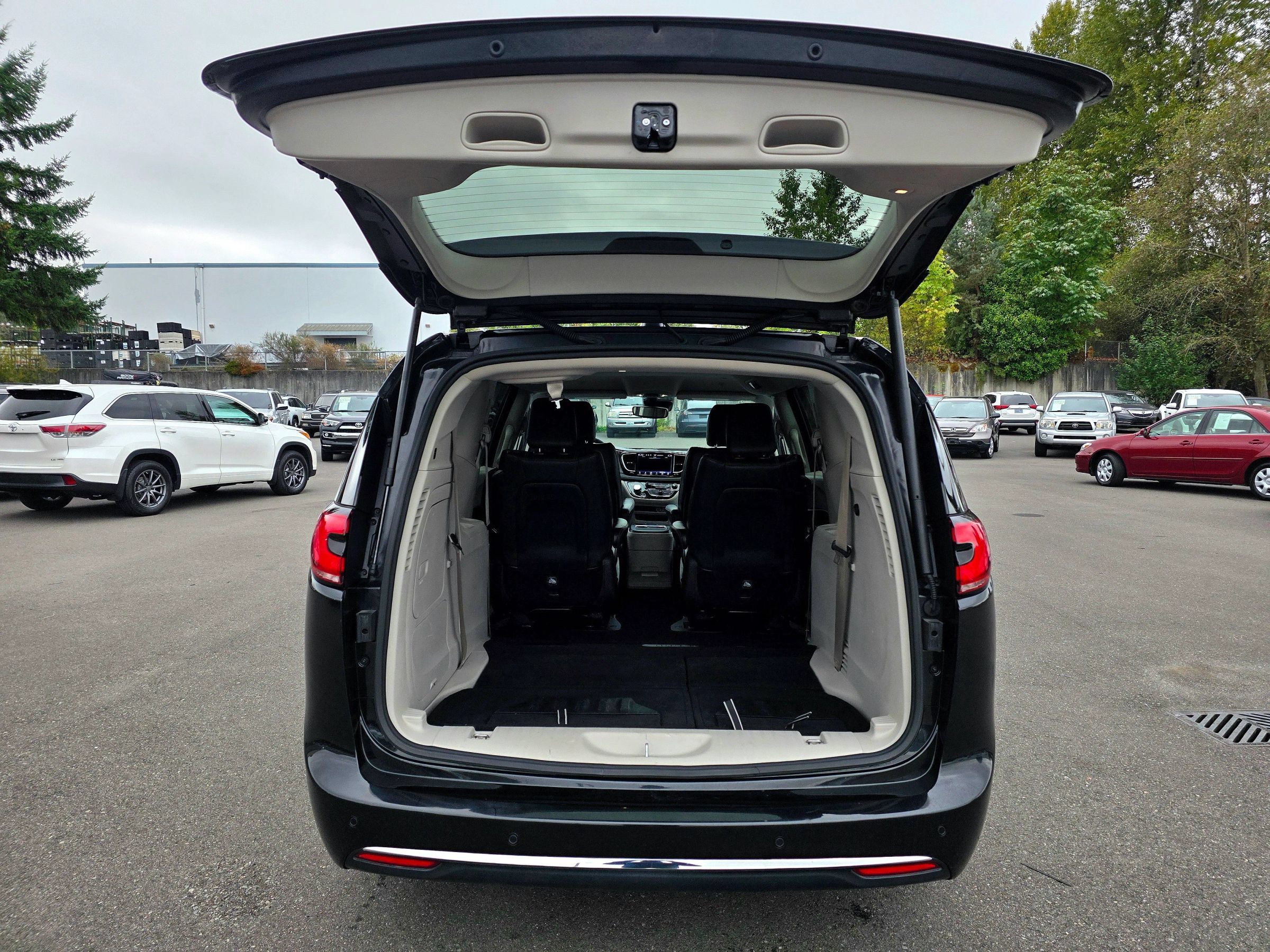Used 2023 Chrysler Pacifica Touring-L FWD image 63