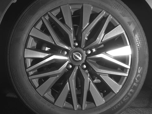 Used 2025 Nissan Altima 2.5 SV image 12