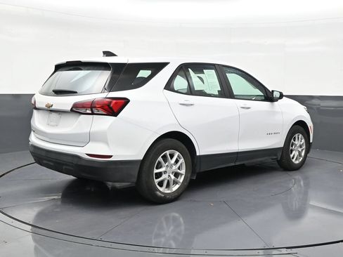Used 2024 Chevrolet Equinox LS w/ Driver Confidence II Package FWD image 5