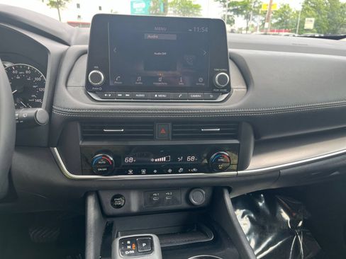 Used 2025 Nissan Rogue SV AWD/4WD image 17