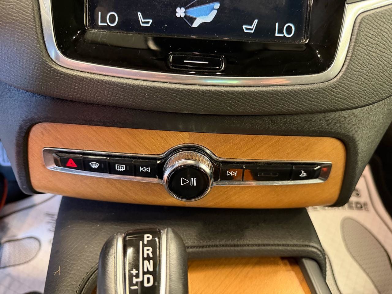 Used 2021 Volvo XC90 T6 Momentum w/ Climate Package AWD/4WD image 17
