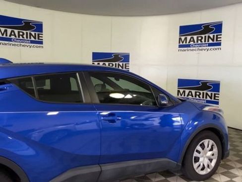 Used 2019 Toyota C-HR LE image 2