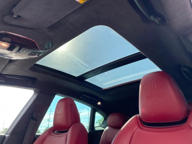 Used 2022 Maserati Levante Trofeo AWD/4WD image 41