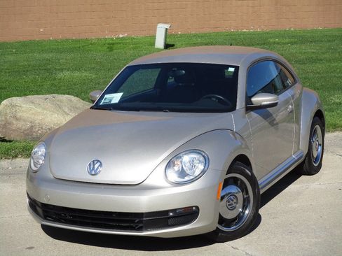 Used 2012 Volkswagen Beetle 2.5 FWD image 4