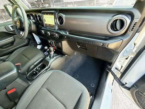 Used 2023 Jeep Wrangler Unlimited Rubicon 4xe image 33