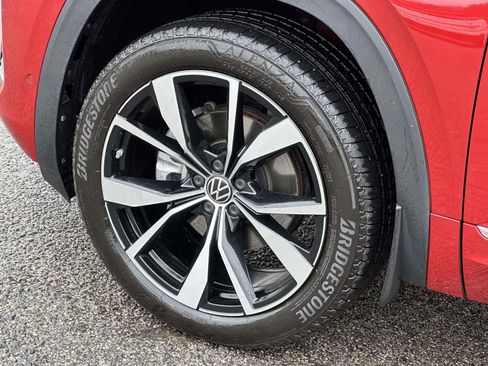 Certified 2025 Volkswagen Atlas SEL Premium R-Line image 7