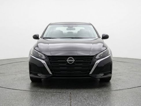 Used 2025 Nissan Altima 2.5 SV FWD image 2