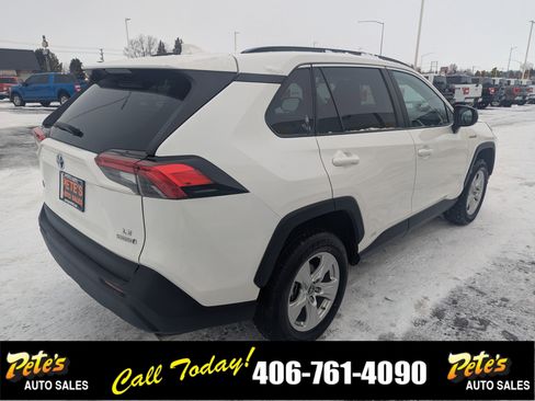 Used 2020 Toyota RAV4 LE image 4