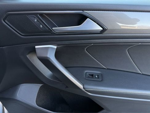 Used 2024 Volkswagen Tiguan SE image 27