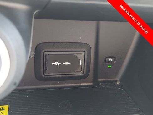 Used 2022 Toyota Venza LE AWD/4WD image 17