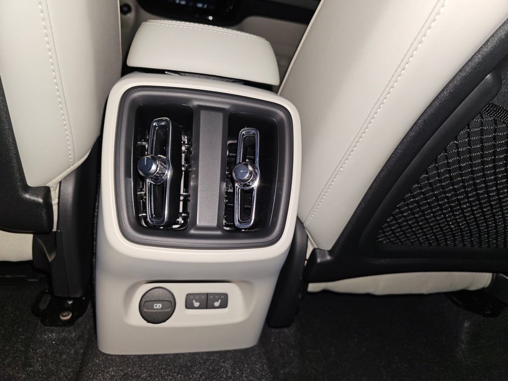 Certified 2024 Volvo XC40 B5 Plus w/ Protection Package Premier AWD/4WD image 14