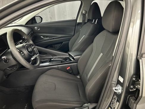 Used 2025 Hyundai Elantra SE FWD image 6