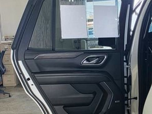 Used 2021 Chevrolet Tahoe LT w/ LT Signature Package image 26