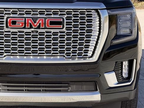 Used 2023 GMC Yukon Denali w/ Denali Reserve Package image 9