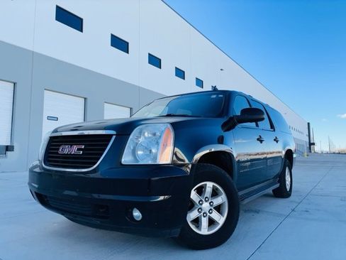 Used 2013 GMC Yukon XL SLT image 1