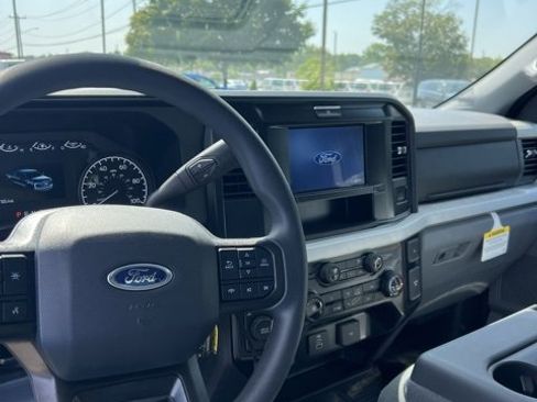 New 2025 Ford F450 XLT w/ XLT Value Package image 17