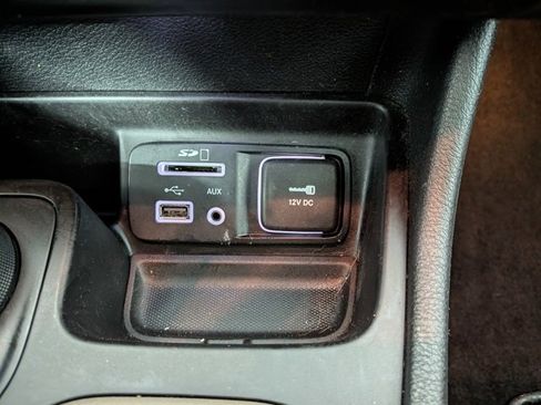 Used 2016 Jeep Cherokee Limited image 7