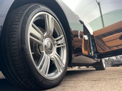 Used 2015 Rolls-Royce Wraith image 29