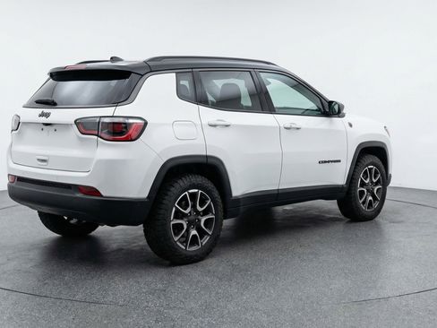 Used 2025 Jeep Compass Trailhawk w/ Trailer Tow Group image 9