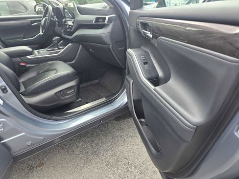 Used 2022 Toyota Highlander Platinum image 10