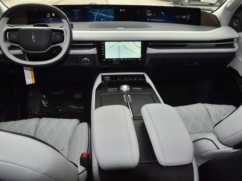 New 2026 Lincoln Navigator L Black Label AWD/4WD image 17