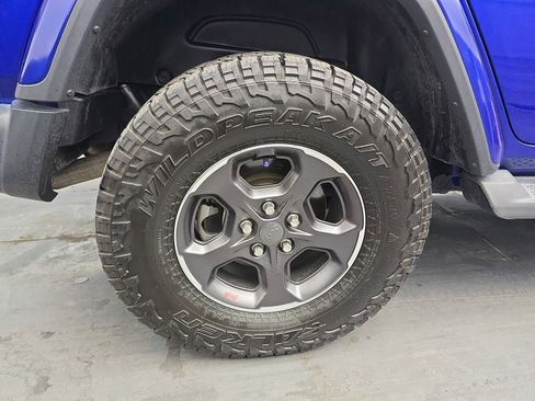 Used 2019 Jeep Wrangler Unlimited Sahara w/ Uconnect 4C Nav & Sound Group AWD/4WD image 17