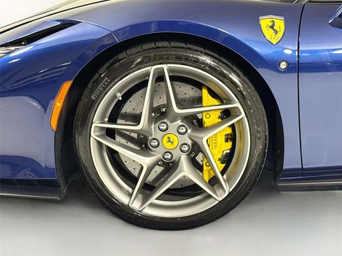 Used 2022 Ferrari F8 Tributo image 38