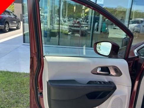 Used 2020 Chrysler Pacifica Touring-L Plus w/ Advanced Safetytec Group FWD image 11