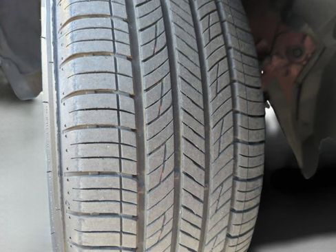 Certified 2025 Nissan Rogue S image 44