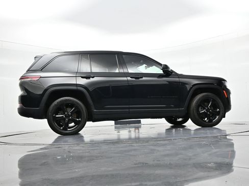 Used 2023 Jeep Grand Cherokee Altitude image 24