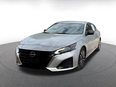 Used 2025 Nissan Altima 2.5 SV FWD image 7