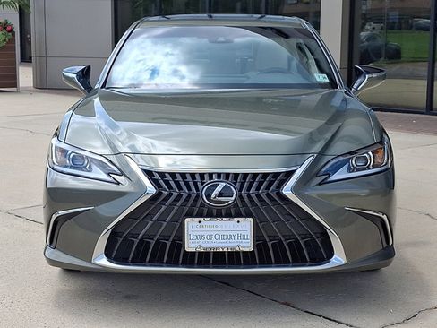 Certified 2025 Lexus ES 350 w/ Premium Package FWD image 2
